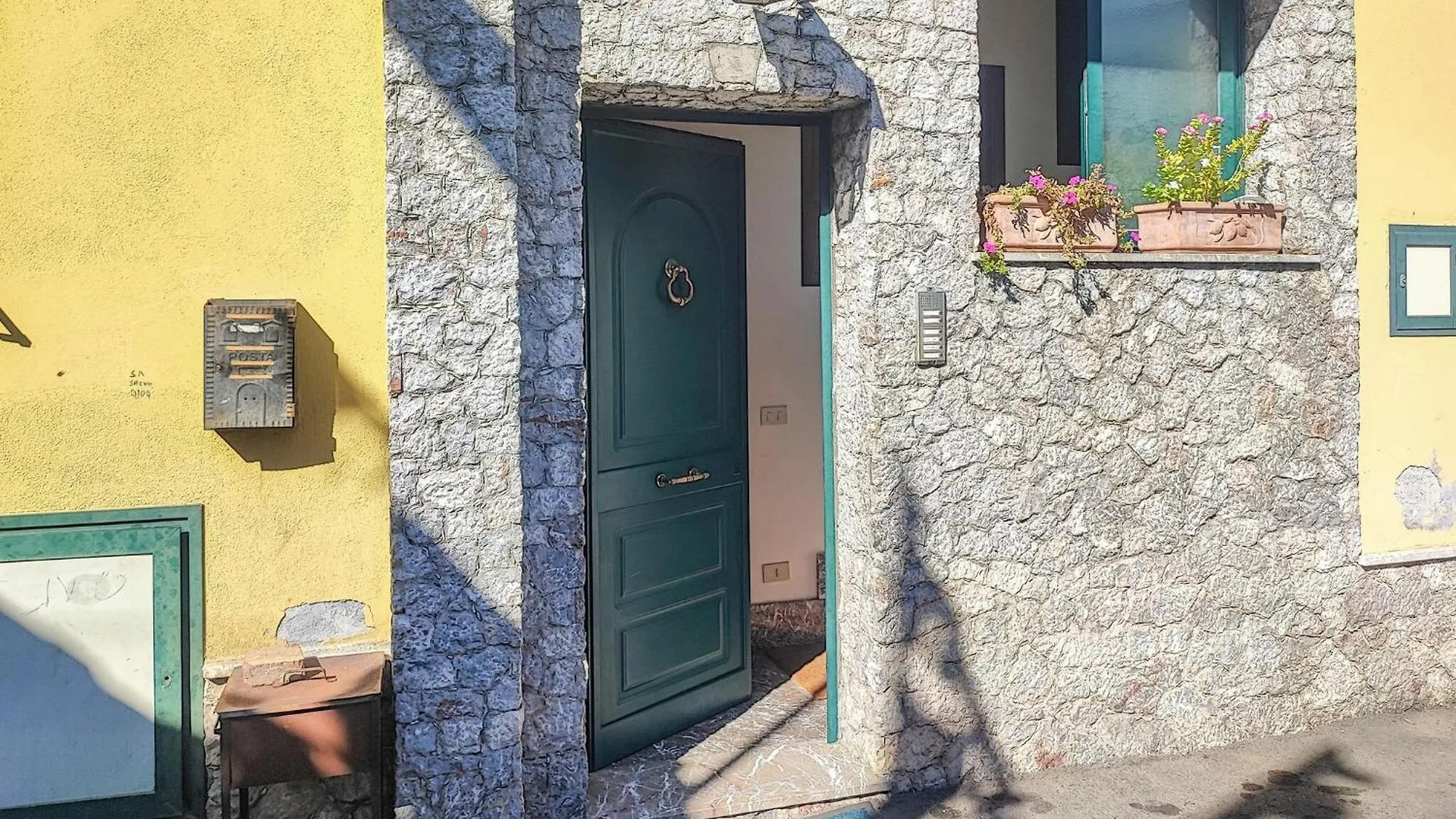 2 Bedroom Amazing Apartment In Trappitello
